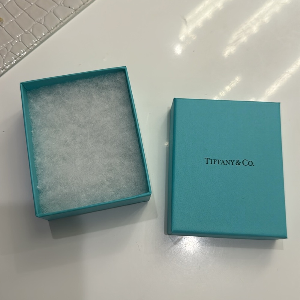 Tiffany Box - Picture 2 of 3